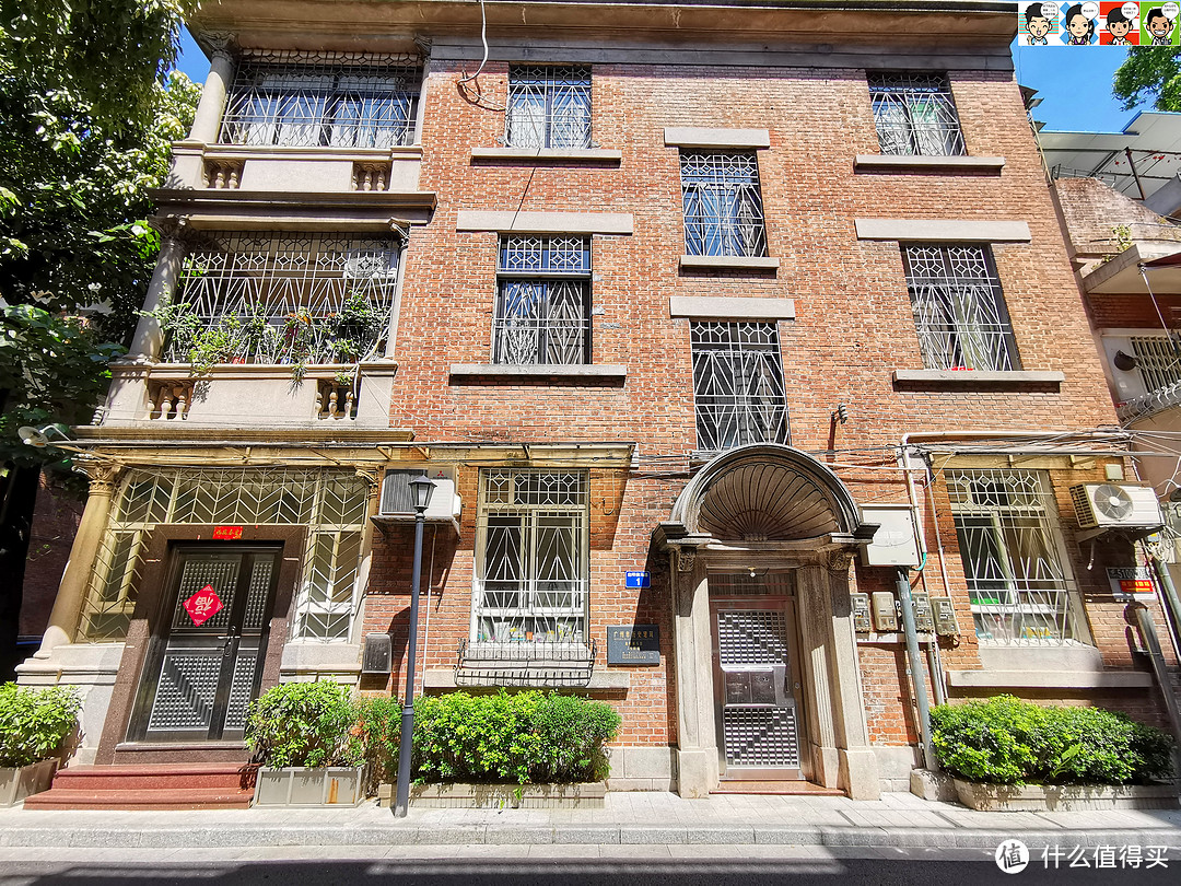 东山少爷住洋房养蓝猫开捷豹，我就路过啃个牛肉饼~